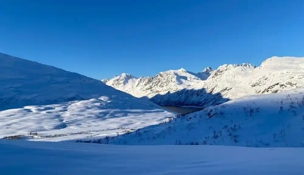 Snow ridges falling to the water